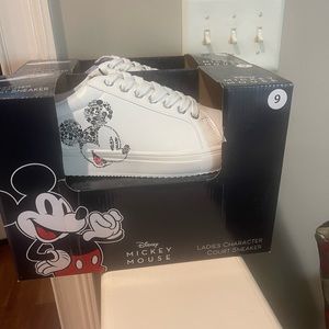 Mickey Mouse snickers